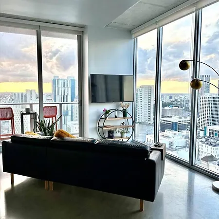 Luxury Loft 270 Views, Rooftop Pool, Parking
